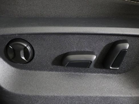 Used 2021 Volkswagen Atlas SE image 33