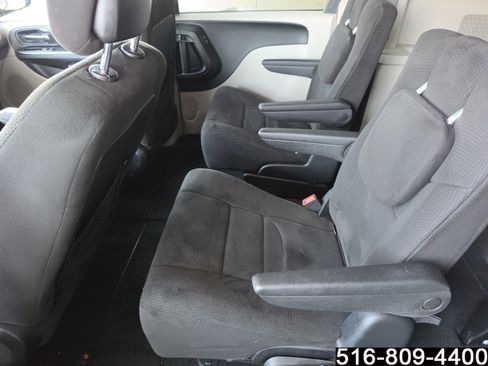 Used 2012 Chrysler Town & Country Touring image 11