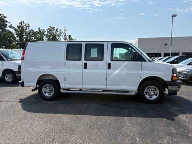 Used 2025 Chevrolet Express 2500 w/ Driver Convenience Package RWD image 10