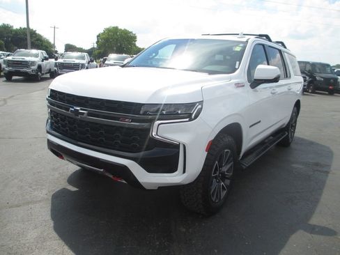 Certified 2022 Chevrolet Suburban Z71 w/ Luxury Package AWD/4WD image 11