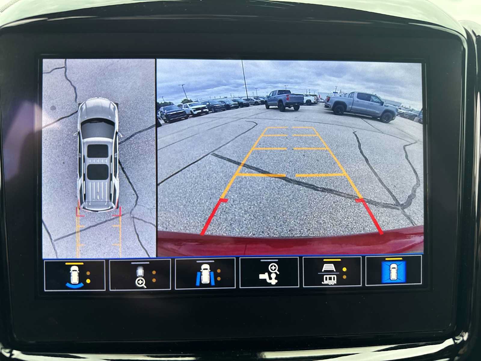 Certified 2023 Chevrolet Traverse LT w/ Rear Camera Mirror Package AWD/4WD image 15