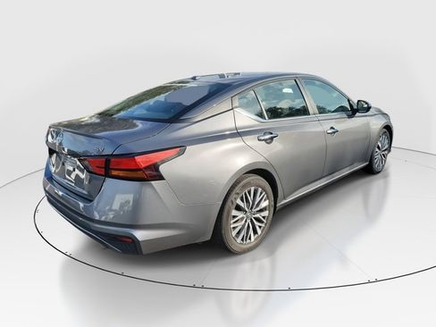 Used 2024 Nissan Altima 2.5 SV image 34