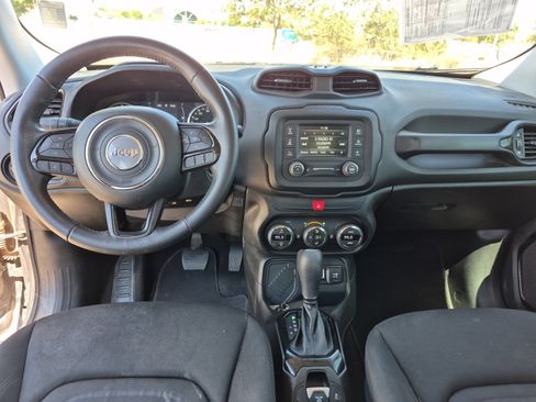 Used 2017 Jeep Renegade Altitude FWD image 18
