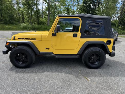 Used 2004 Jeep Wrangler 4WD w/ 30" Tire & Wheel Group image 3