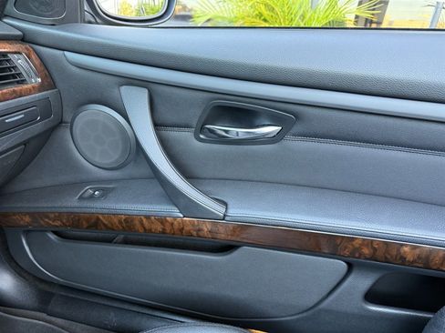 Used 2013 BMW 335i Convertible image 30