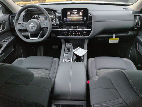 New 2025 Nissan Pathfinder SV image 15