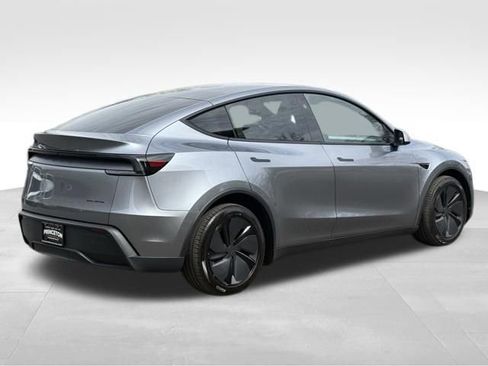 Used 2026 Tesla Model Y Long Range AWD/4WD image 7