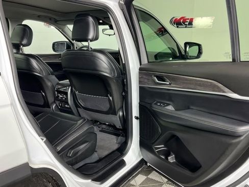 Used 2023 Jeep Grand Cherokee L Limited image 30