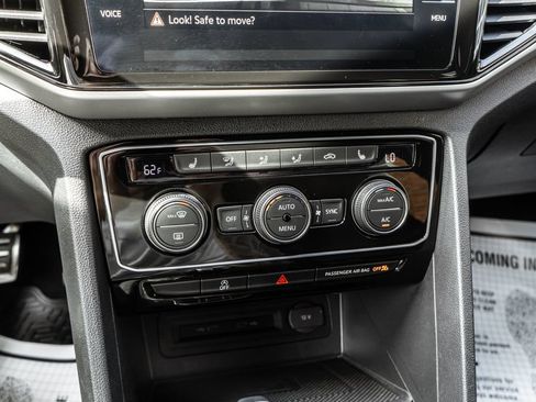 Used 2023 Volkswagen Atlas Cross Sport SEL R-Line AWD/4WD image 19