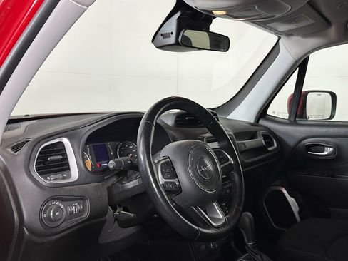 Used 2019 Jeep Renegade Latitude w/ Cold Weather Group AWD/4WD image 3