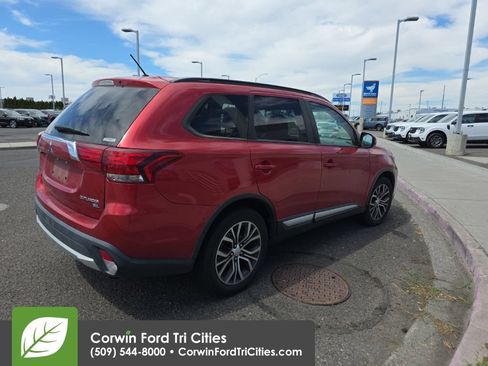 Used 2016 Mitsubishi Outlander SEL AWD/4WD image 4