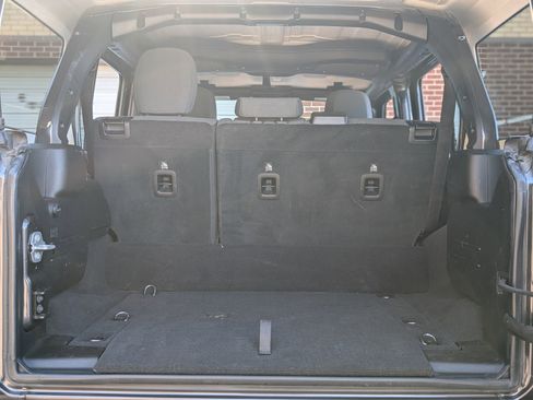 Used 2025 Jeep Wrangler Sahara image 18