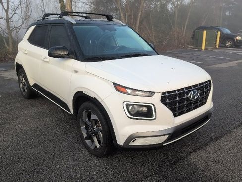 Used 2023 Hyundai Venue Limited w/ Cargo Package image 11