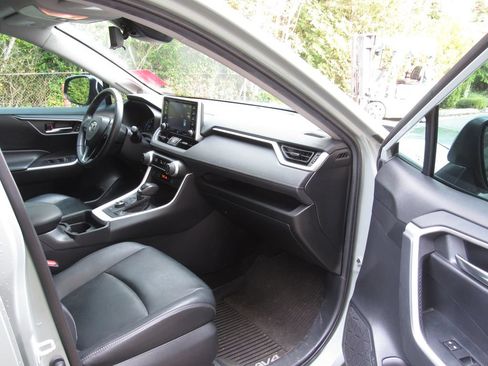 Used 2021 Toyota RAV4 XLE Premium AWD/4WD image 18