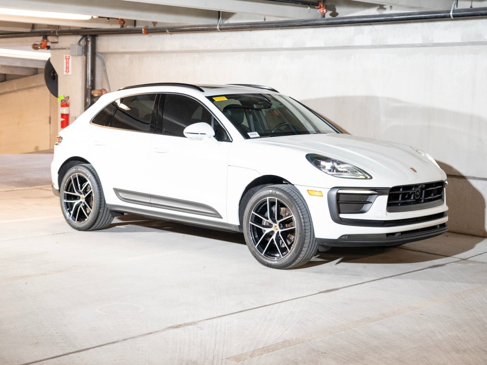 Certified 2025 Porsche Macan AWD/4WD image 7