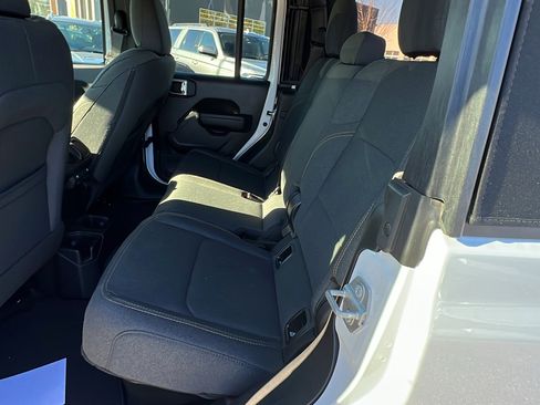 Used 2024 Jeep Gladiator Sport image 24