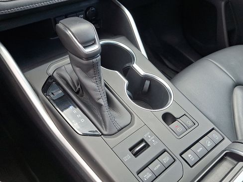 Used 2020 Toyota Highlander XLE image 16