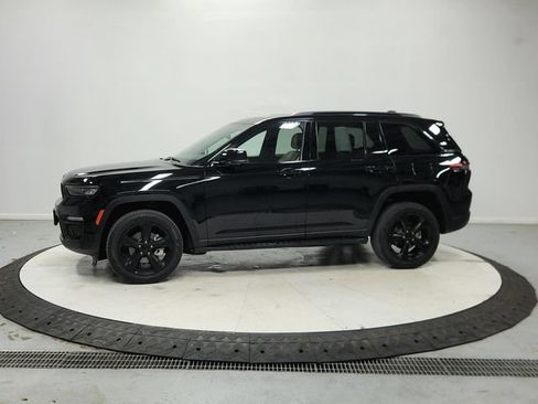 Used 2023 Jeep Grand Cherokee Limited w/ Luxury Tech Group II AWD/4WD image 5