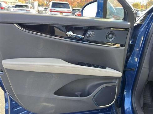 Certified 2021 Lincoln Nautilus Reserve image 17