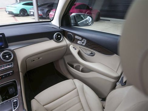 Used 2020 Mercedes-Benz GLC 300 image 33