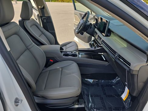 New 2026 Lincoln Corsair Premiere image 10