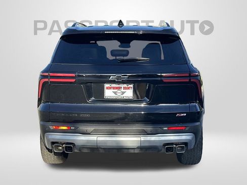 Used 2024 Chevrolet Traverse Z71 AWD/4WD image 3