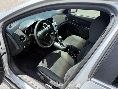 Used 2011 Chevrolet Cruze LT image 9