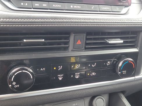 Used 2023 Nissan Rogue S image 23