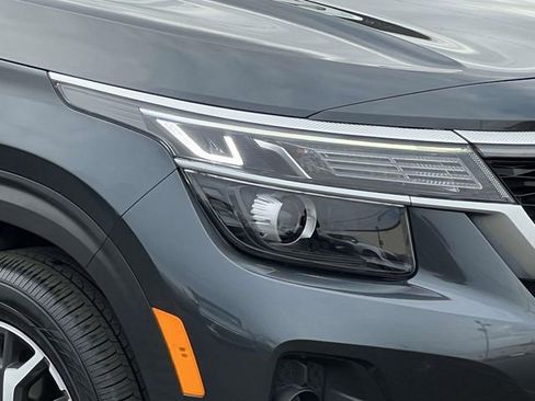 Used 2022 Kia Seltos EX image 8