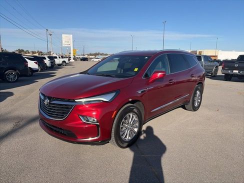 Used 2024 Buick Enclave Premium image 2
