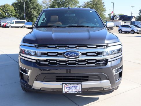 Used 2024 Ford Expedition Platinum image 3
