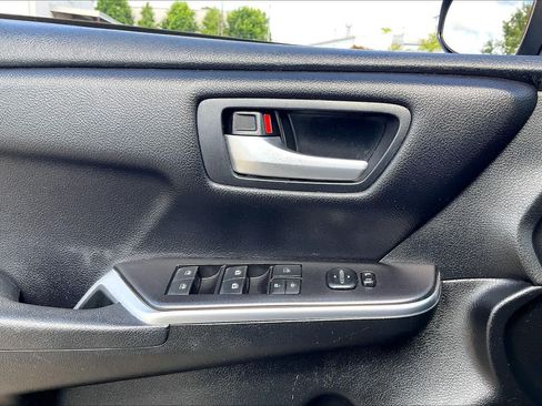 Used 2017 Toyota Camry LE FWD image 34