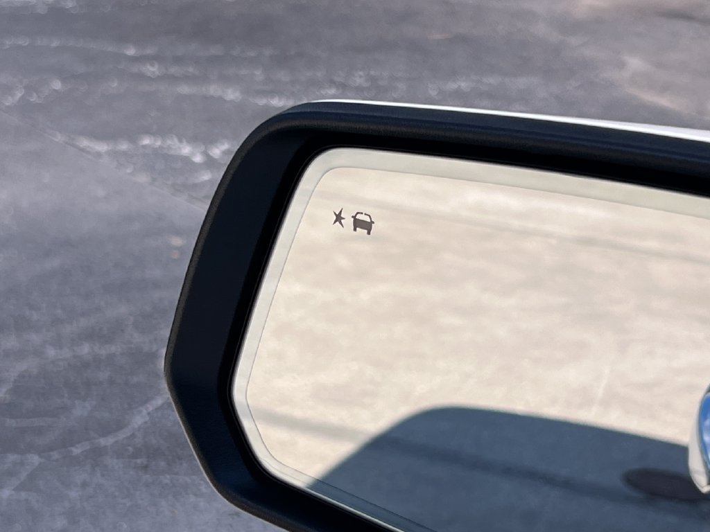 Used 2023 Chevrolet Traverse Premier FWD image 33