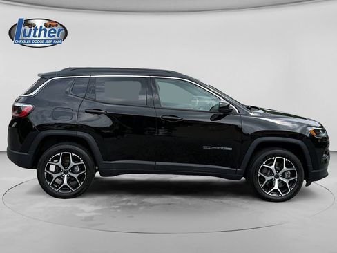 Used 2025 Jeep Compass Limited AWD/4WD image 6