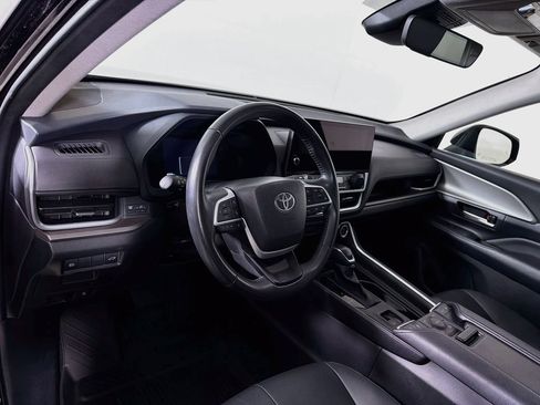 Used 2025 Toyota Grand Highlander AWD image 10