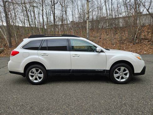 Used 2013 Subaru Outback 2.5i Premium AWD/4WD image 4