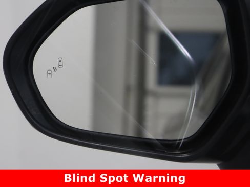 Used 2018 Toyota Camry XLE image 23