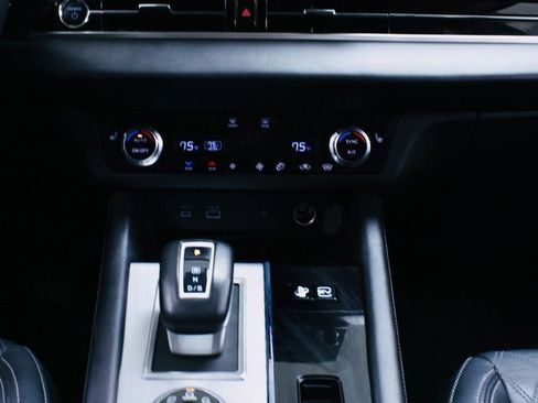 Used 2023 Mitsubishi Outlander SEL image 25