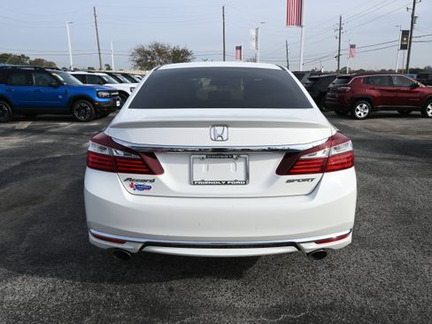 Used 2017 Honda Accord Sport image 3