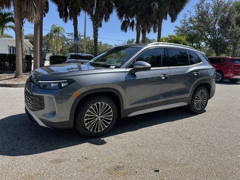 New 2025 Volkswagen Tiguan S image 7