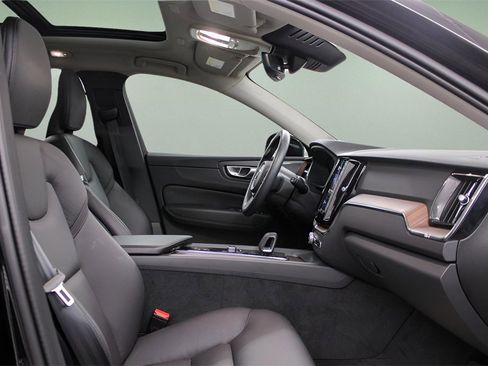 Certified 2024 Volvo XC60 B5 Plus w/ Climate Package image 24