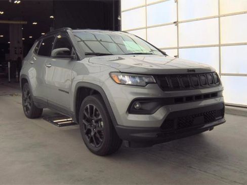 Used 2022 Jeep Compass Altitude image 2