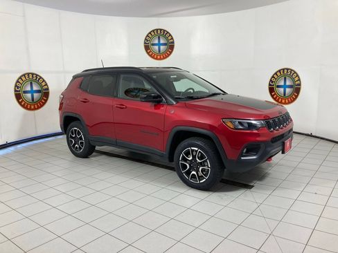 Used 2025 Jeep Compass Trailhawk AWD/4WD image 20