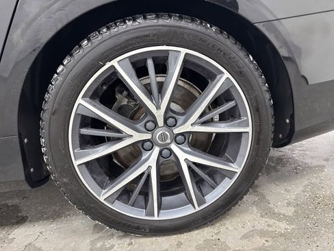 Used 2018 Volvo S90 T5 Momentum w/ Convenience Package image 5