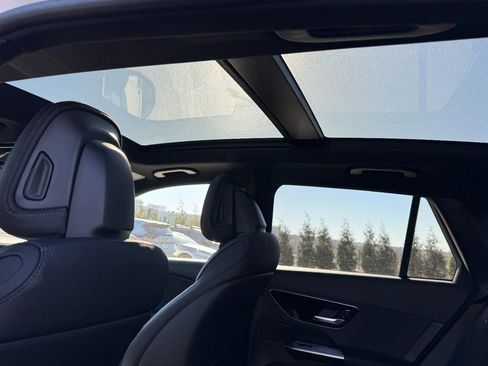 Used 2024 Mercedes-Benz GLC 300 4MATIC image 11