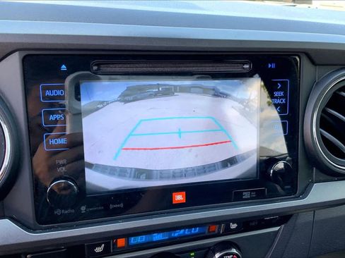 Used 2018 Toyota Tacoma TRD Sport image 26