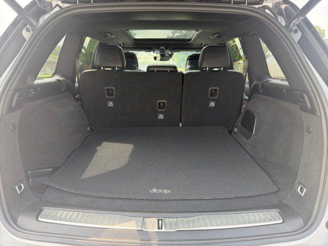 Used 2022 Jeep Grand Cherokee Summit AWD/4WD image 16