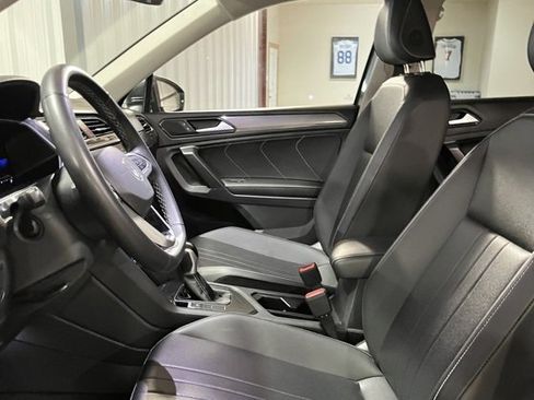 Used 2024 Volkswagen Tiguan SE image 11