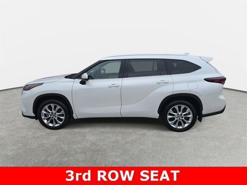 Used 2024 Toyota Highlander Limited image 8