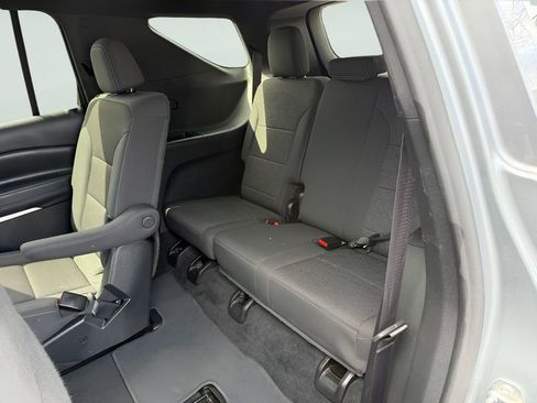 Used 2024 Chevrolet Traverse LT image 34